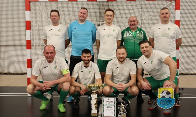 AKS MIKOŁÓW WYGRYWA III KARNAWAŁOWY TURNIEJ PIŁKI NOŻNEJ OLDBOJÓW